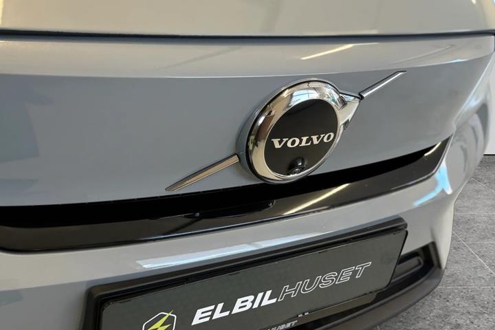 Grå Volvo EX40 fra 2025