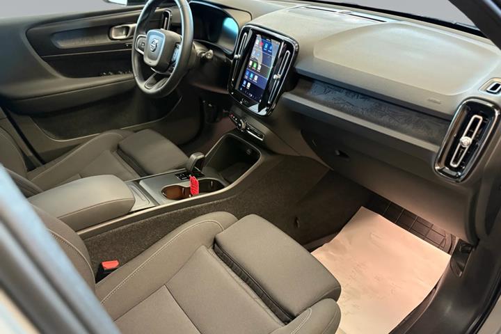 Grå Volvo EX40 fra 2025
