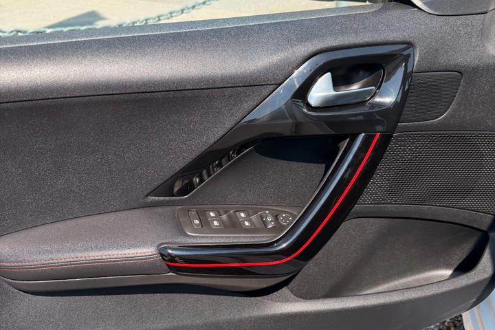 undefined Peugeot 208 fra 2017