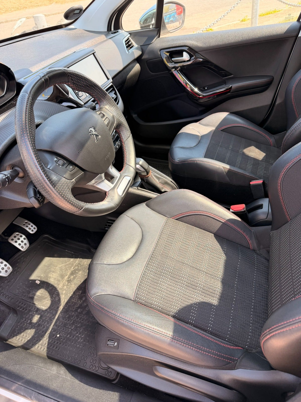 undefined Peugeot 208 fra 2017