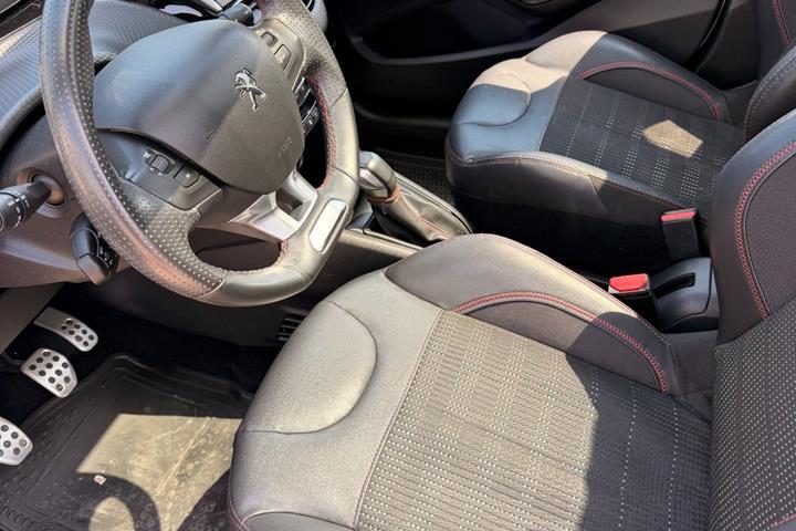 undefined Peugeot 208 fra 2017
