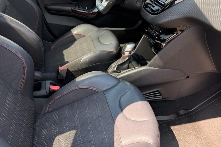 undefined Peugeot 208 fra 2017