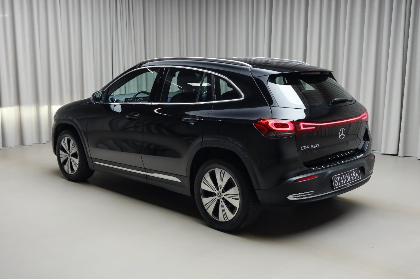 Sort Mercedes EQA250 fra 2021