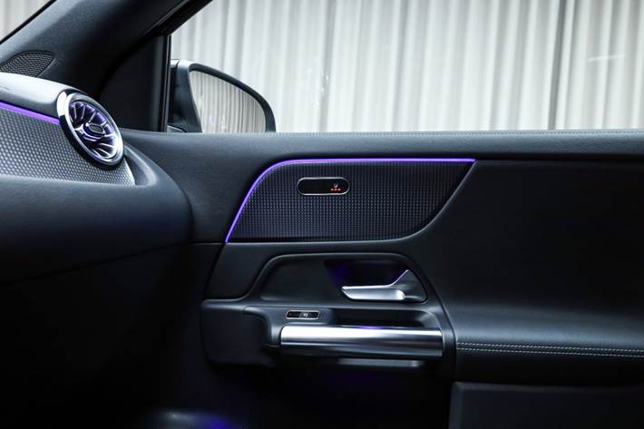 Sort Mercedes EQA250 fra 2021