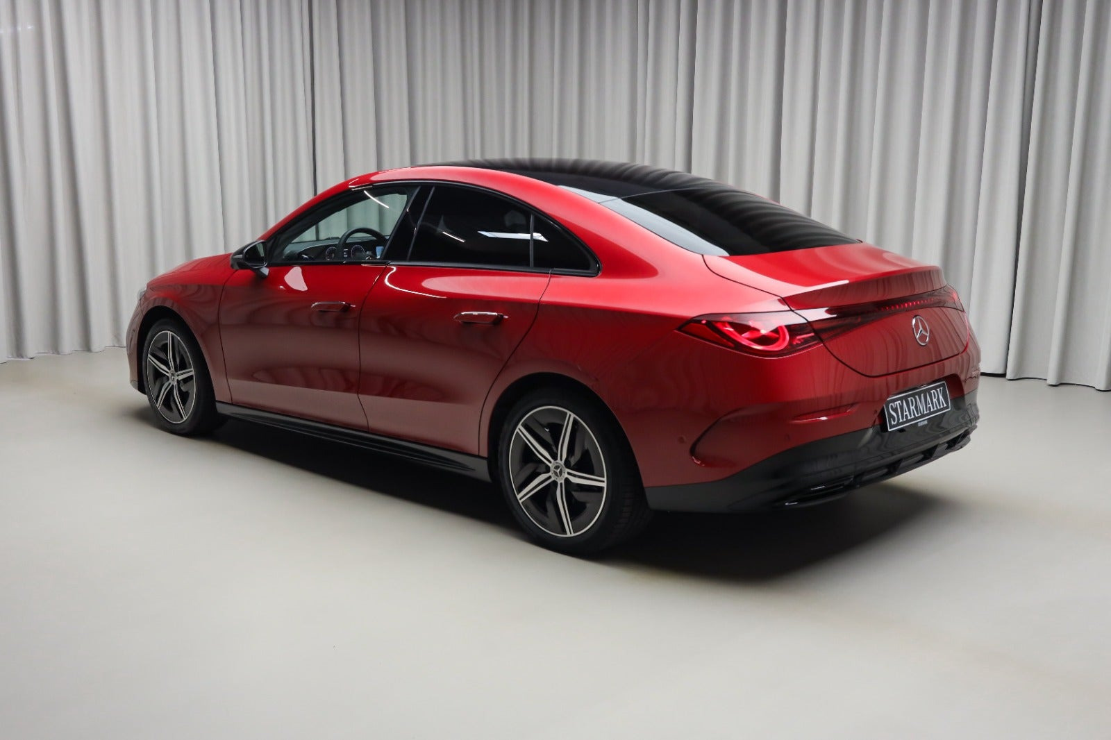 Rød Mercedes CLA250+ fra 2025