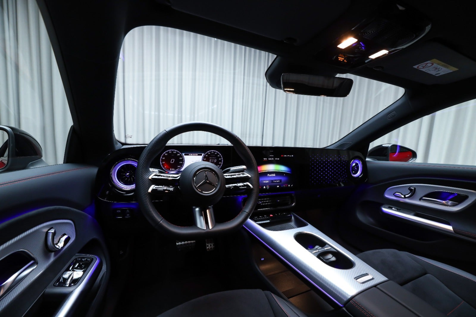 Rød Mercedes CLA250+ fra 2025