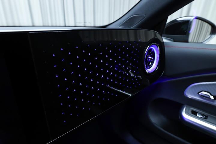Rød Mercedes CLA250+ fra 2025