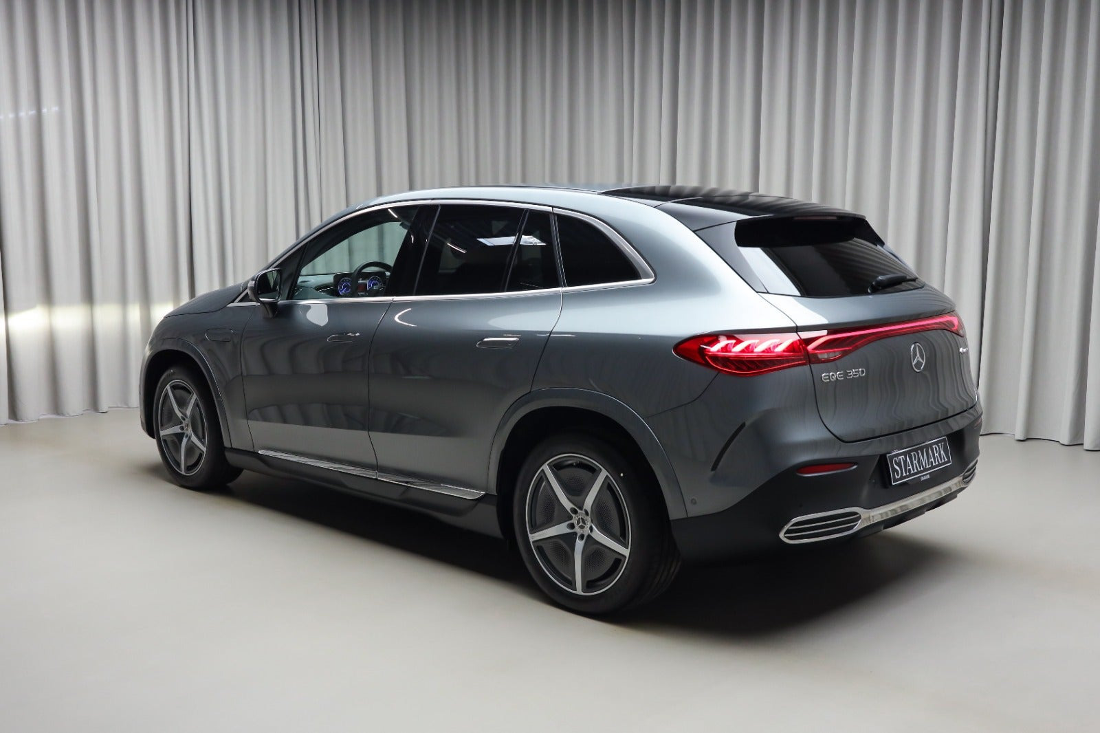 Grå Mercedes EQE350 SUV fra 2025