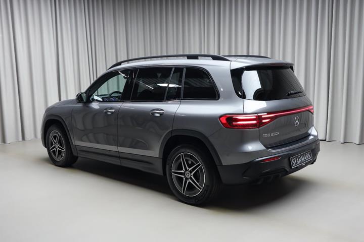 Grå Mercedes EQB250+ fra 2026