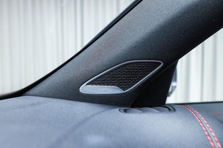Grå Mercedes EQB250+ fra 2026