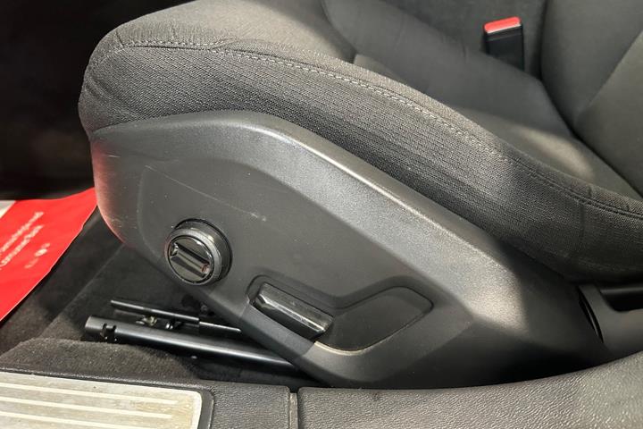Blå Volvo V60 fra 2019