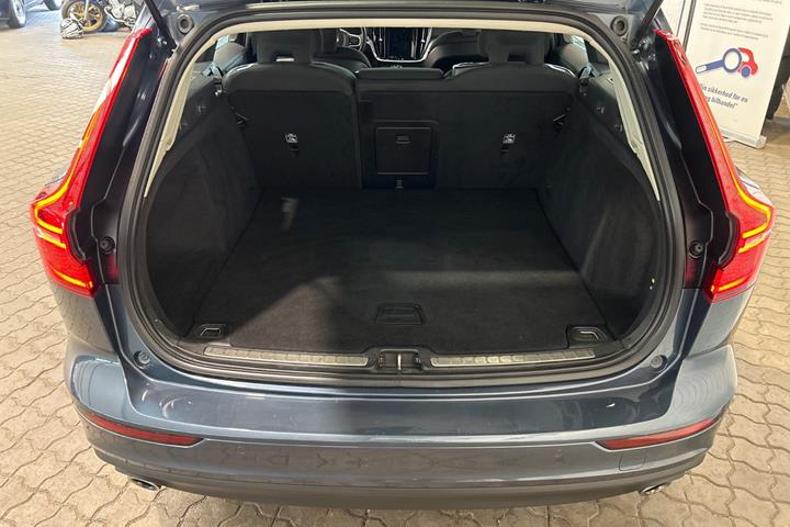 Blå Volvo V60 fra 2019