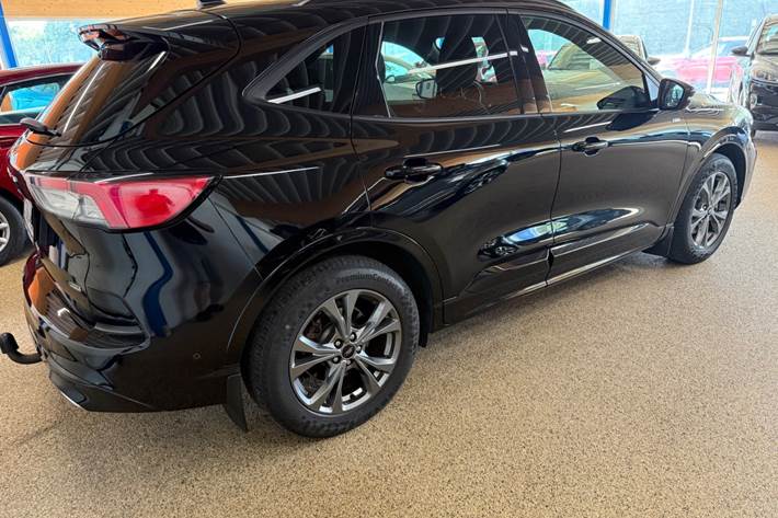 Sort Ford Kuga fra 2020