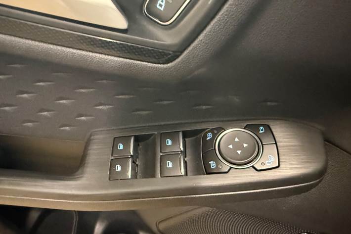 Sort Ford Kuga fra 2020