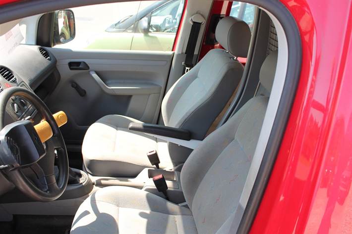 Rød VW Caddy fra 2006