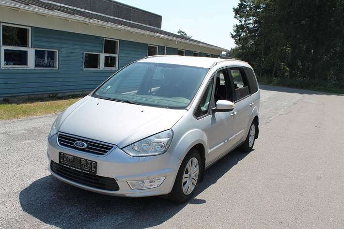 Sølv Ford Galaxy fra 2012