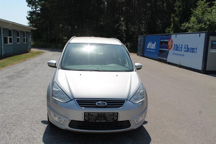 Sølv Ford Galaxy fra 2012