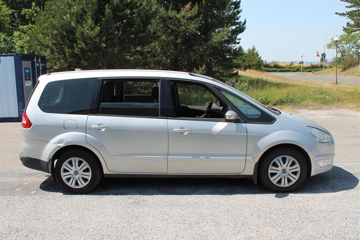 Sølv Ford Galaxy fra 2012