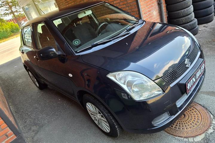 Sort Suzuki Swift fra 2006