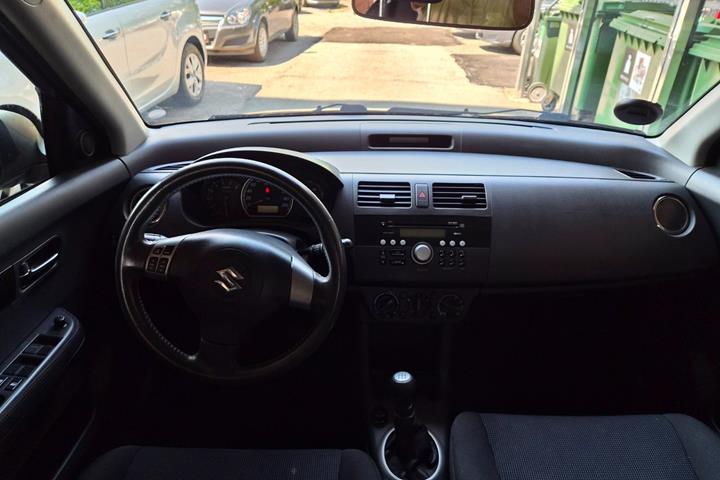 Sort Suzuki Swift fra 2006
