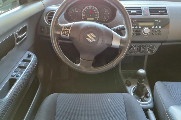 Sort Suzuki Swift fra 2006