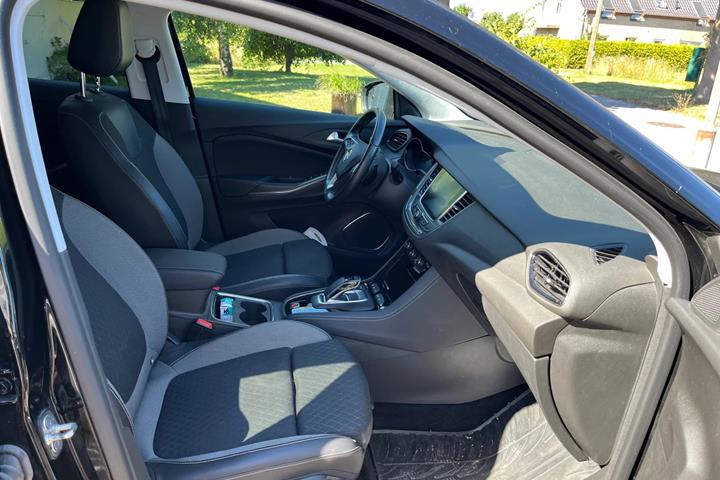 Sort Opel Grandland X fra 2021