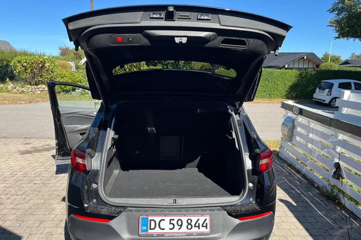 Sort Opel Grandland X fra 2021