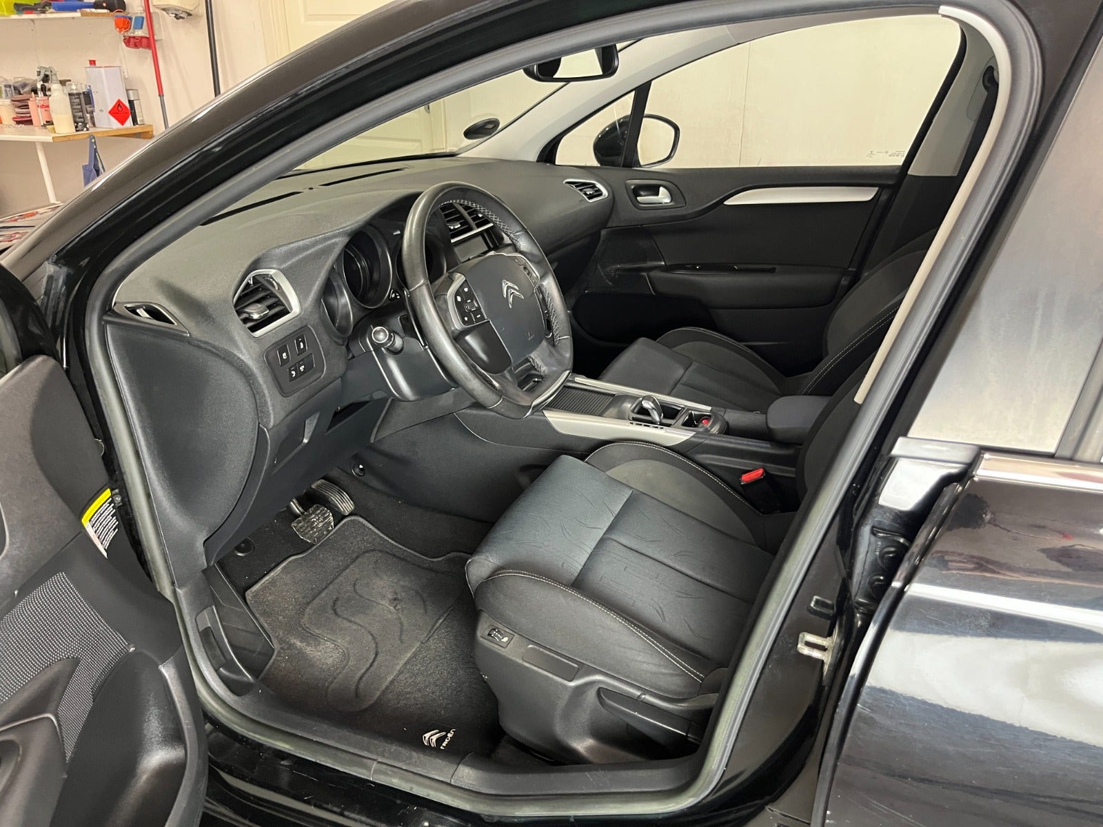 Sort Citroën C4 fra 2015