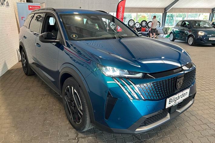 Blå Peugeot e-5008 fra 2025