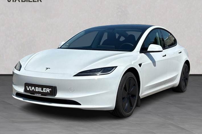 Hvid Tesla Model 3 fra 2024