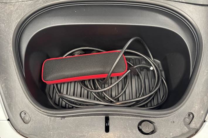 Hvid Tesla Model 3 fra 2024