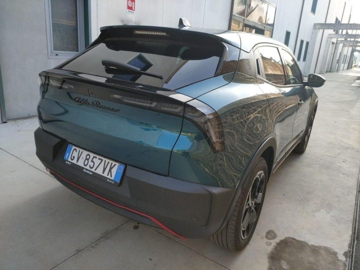 Blå Alfa Romeo Junior fra 2025