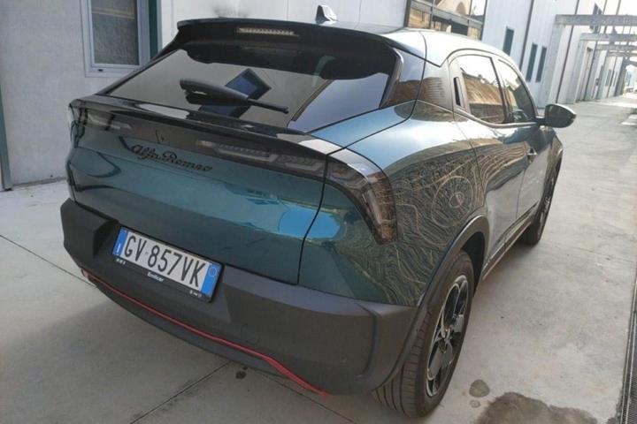 Blå Alfa Romeo Junior fra 2025
