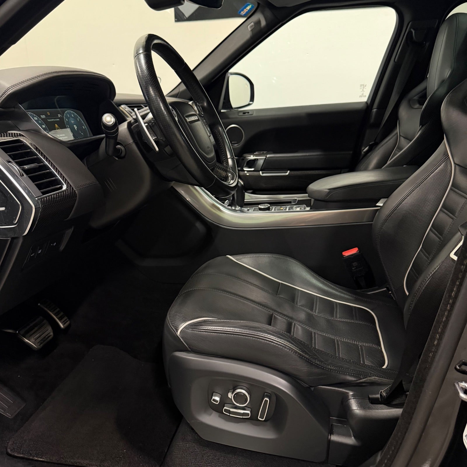 Sort Land Rover Range Rover sport fra 2017