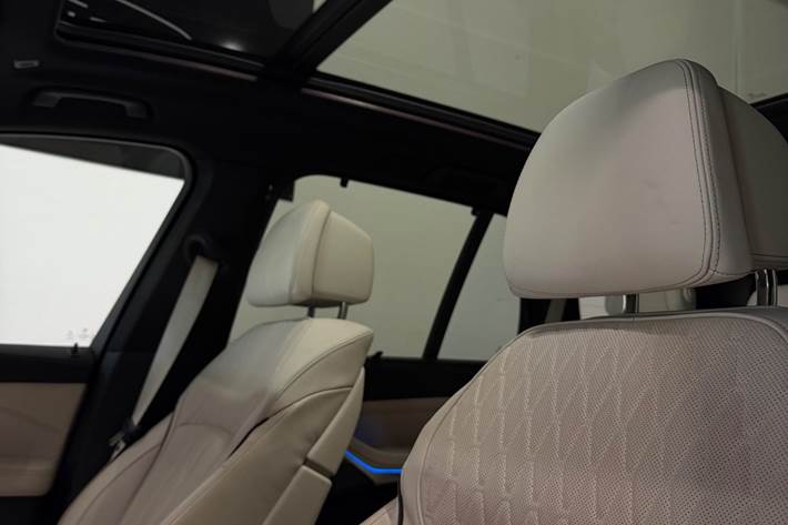 Blå BMW X5 fra 2020