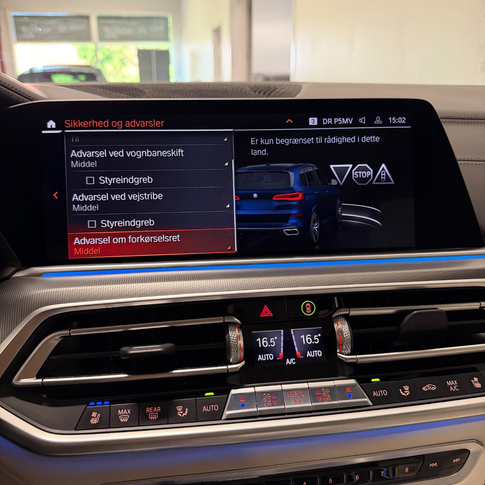 Blå BMW X5 fra 2020