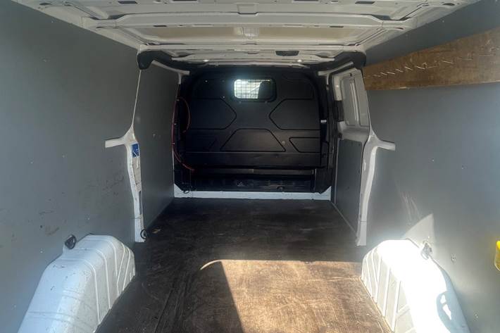 Hvid Ford Transit Custom 320 L2 fra 2018