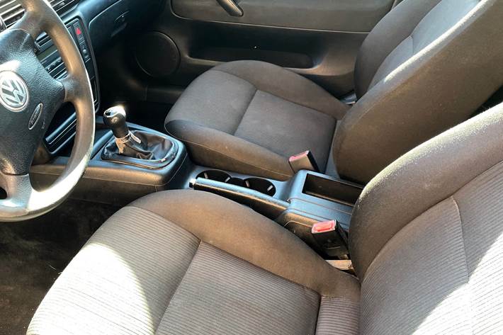 Sort VW Passat fra 2003