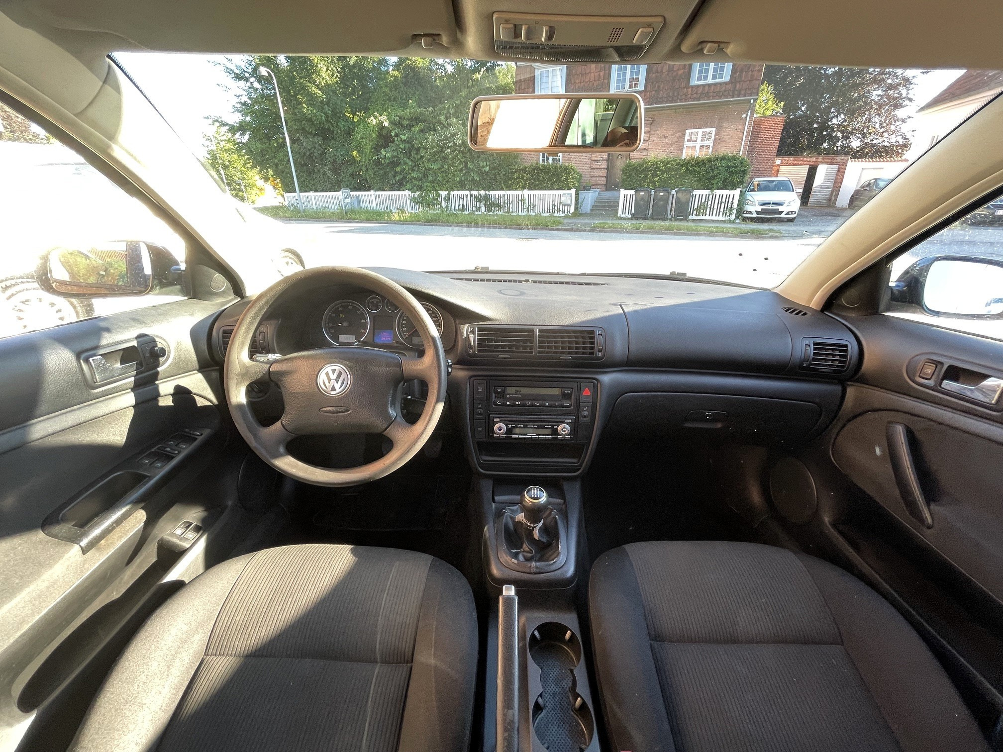 Sort VW Passat fra 2003