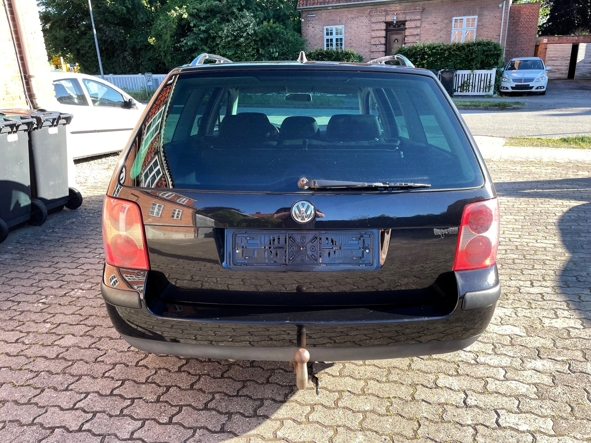 Sort VW Passat fra 2003