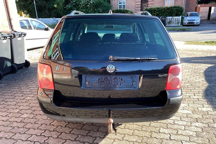 Sort VW Passat fra 2003