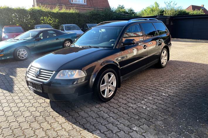 Sort VW Passat fra 2003