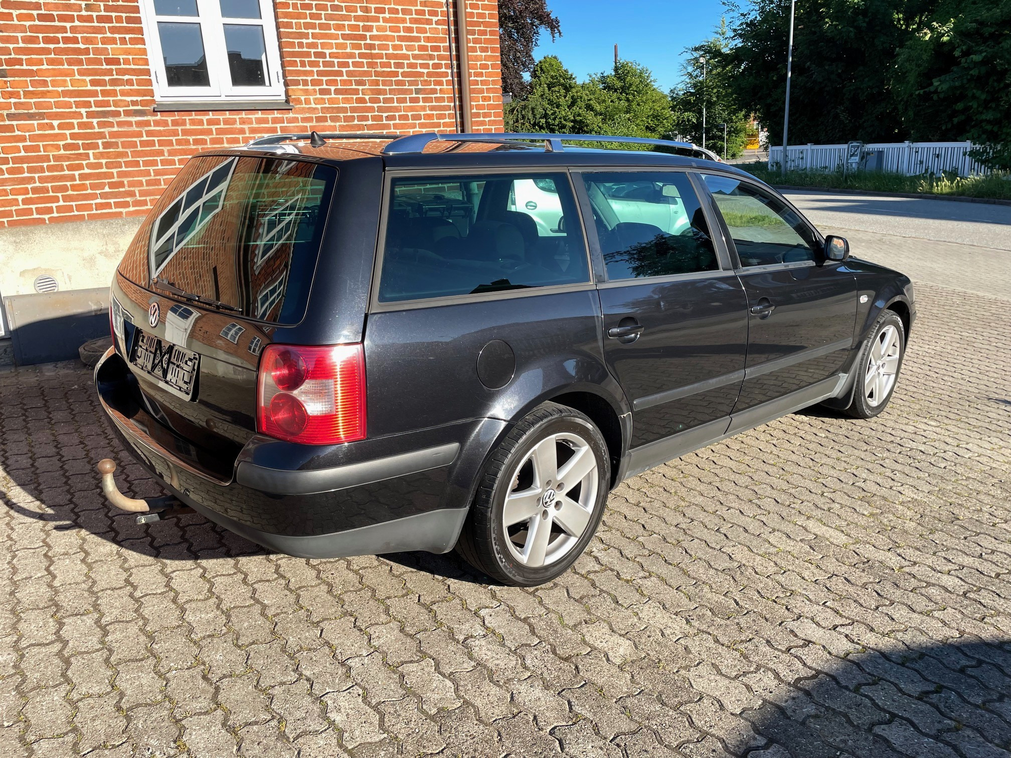 Sort VW Passat fra 2003
