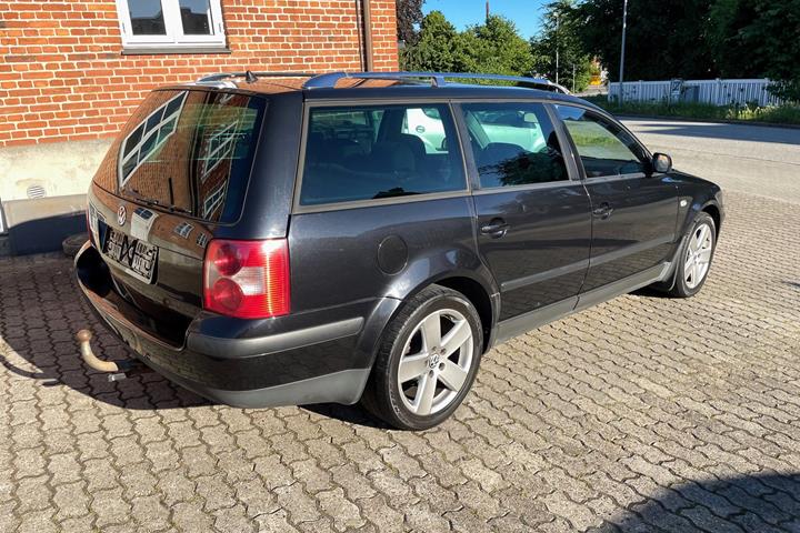 Sort VW Passat fra 2003