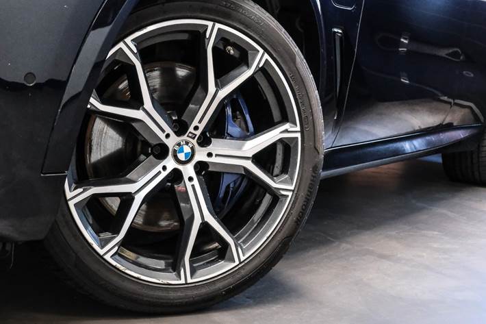 Sort BMW X5 fra 2020