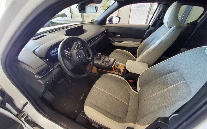 Hvid Mazda MX-30 fra 2023
