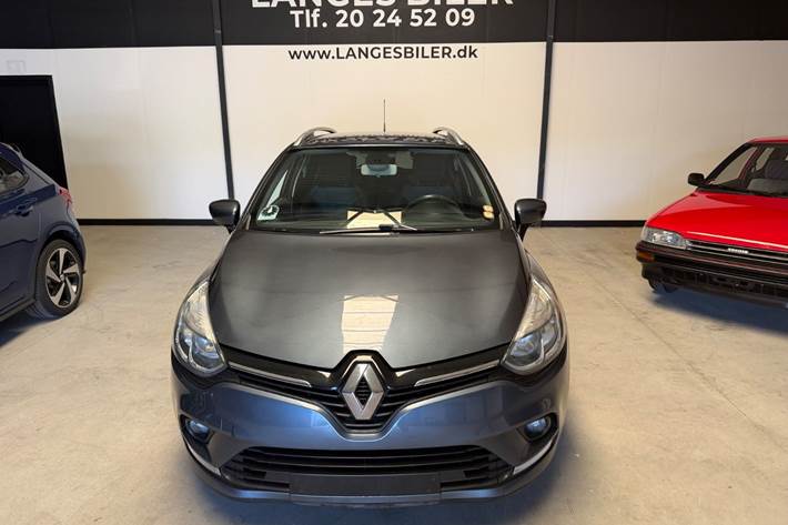 Grå Renault Clio IV fra 2016