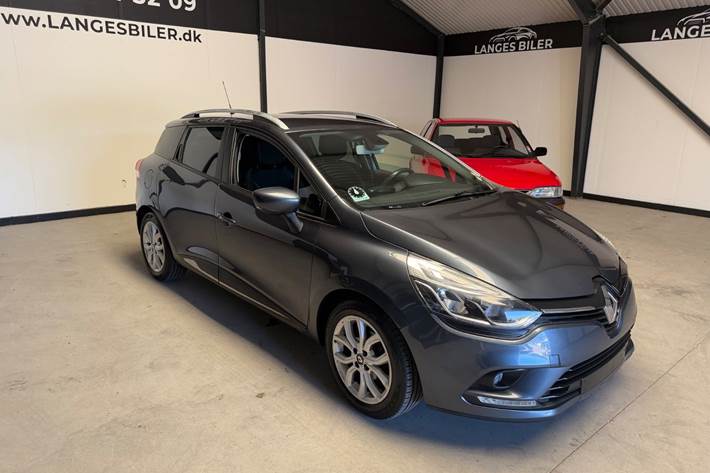 Grå Renault Clio IV fra 2016