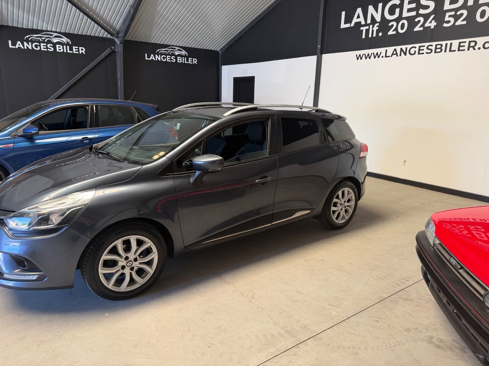 Grå Renault Clio IV fra 2016