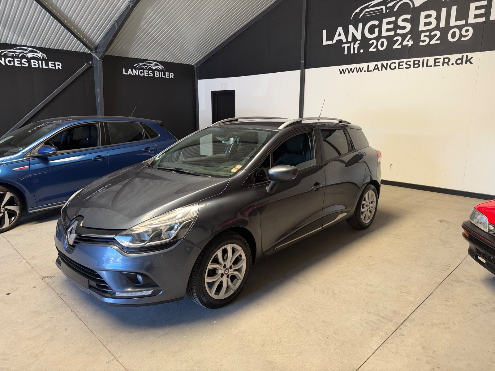 Grå Renault Clio IV fra 2016